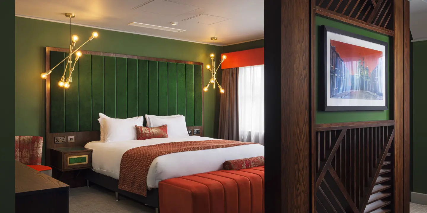 Spacious room with comfy bed and wall-mounted TV